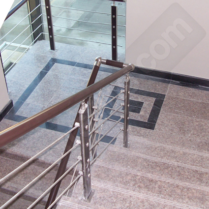 Иноксов парапет за стълби